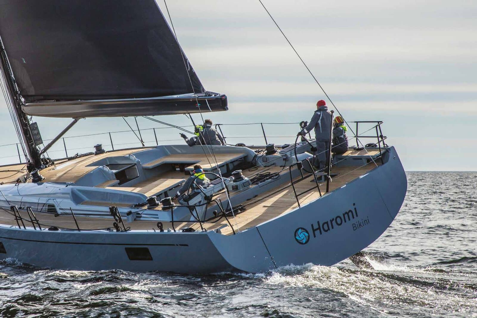 Large performance sailing yacht